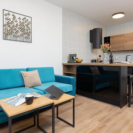 Srodmiescie Warsaw Muranow Apartments With Parking By Noclegi Renters Kültér fotó